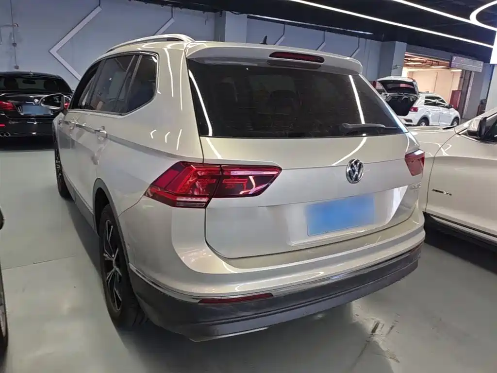 Volkswagen Tiguan L 2019 380TSI Auto AWD Smart Luxury Edition China V фото 5
