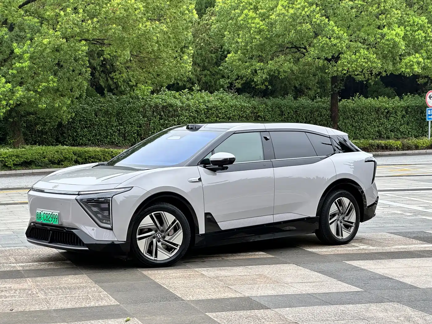 HiPhi Y 2023 2023 810km Long Range Edition