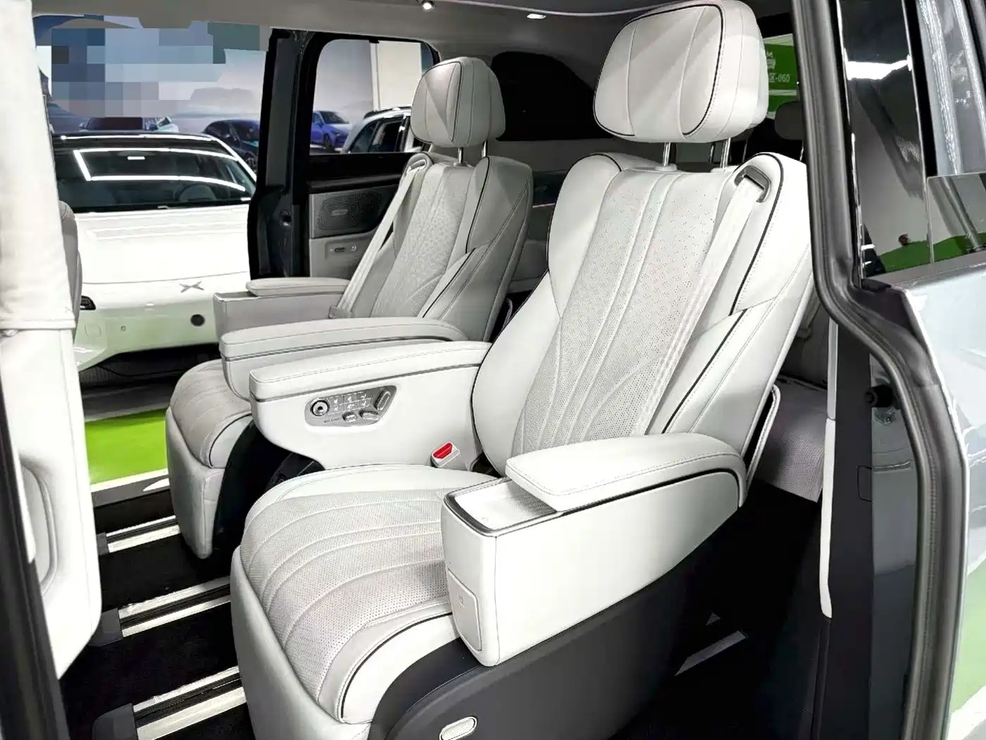XPeng X9 2025 Extended Range Edition фото 6