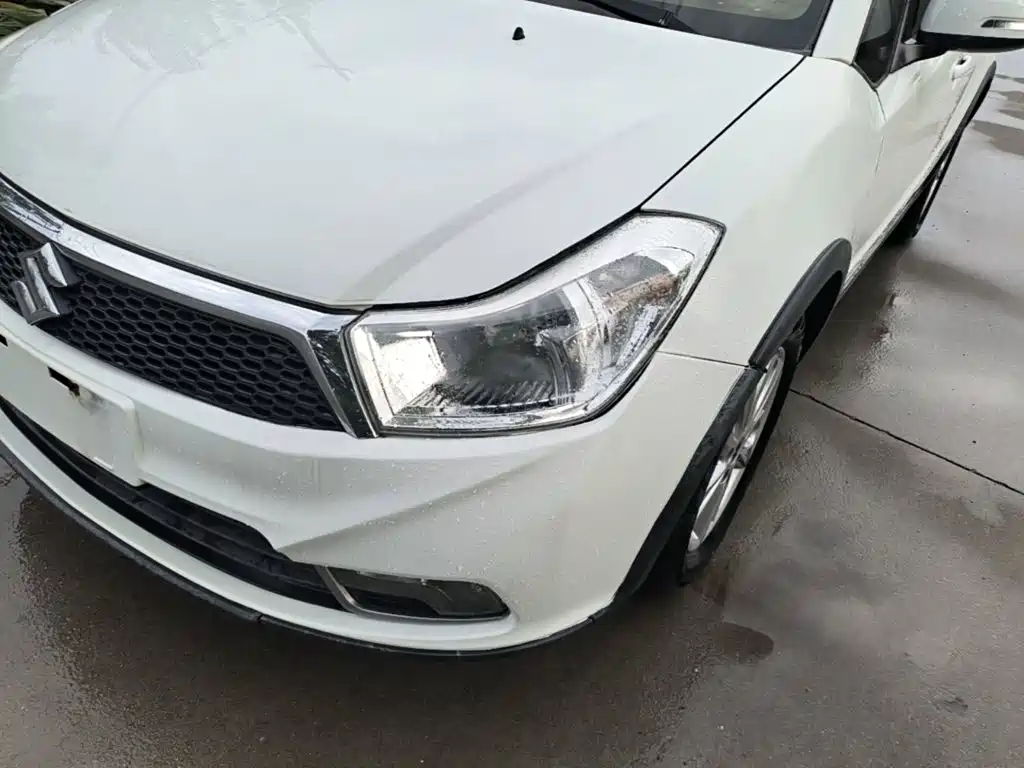 Фото 24 - Suzuki SX4