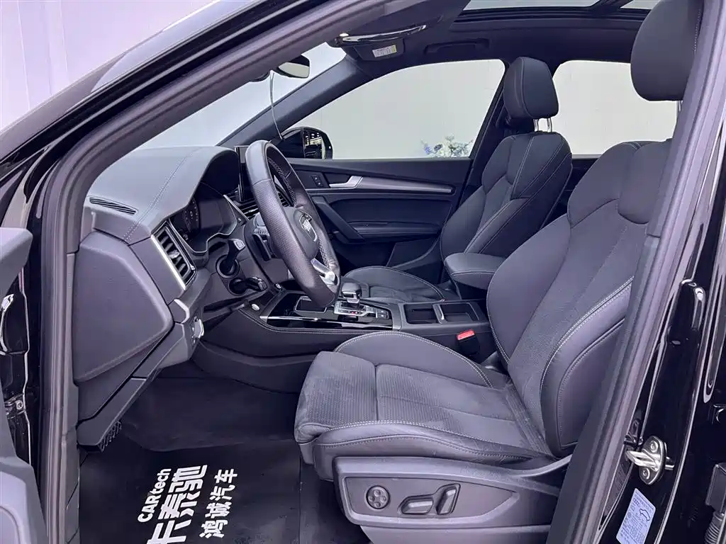 Audi Q5L Sportback 2022 40 TFSI Luxury фото 16