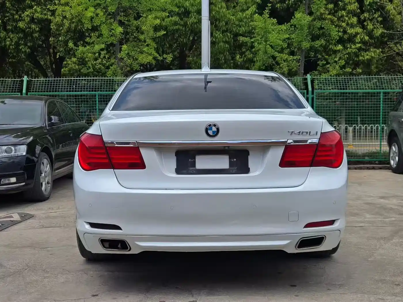 BMW 7 Series 2011 740Li Steinway Limited Edition фото 8