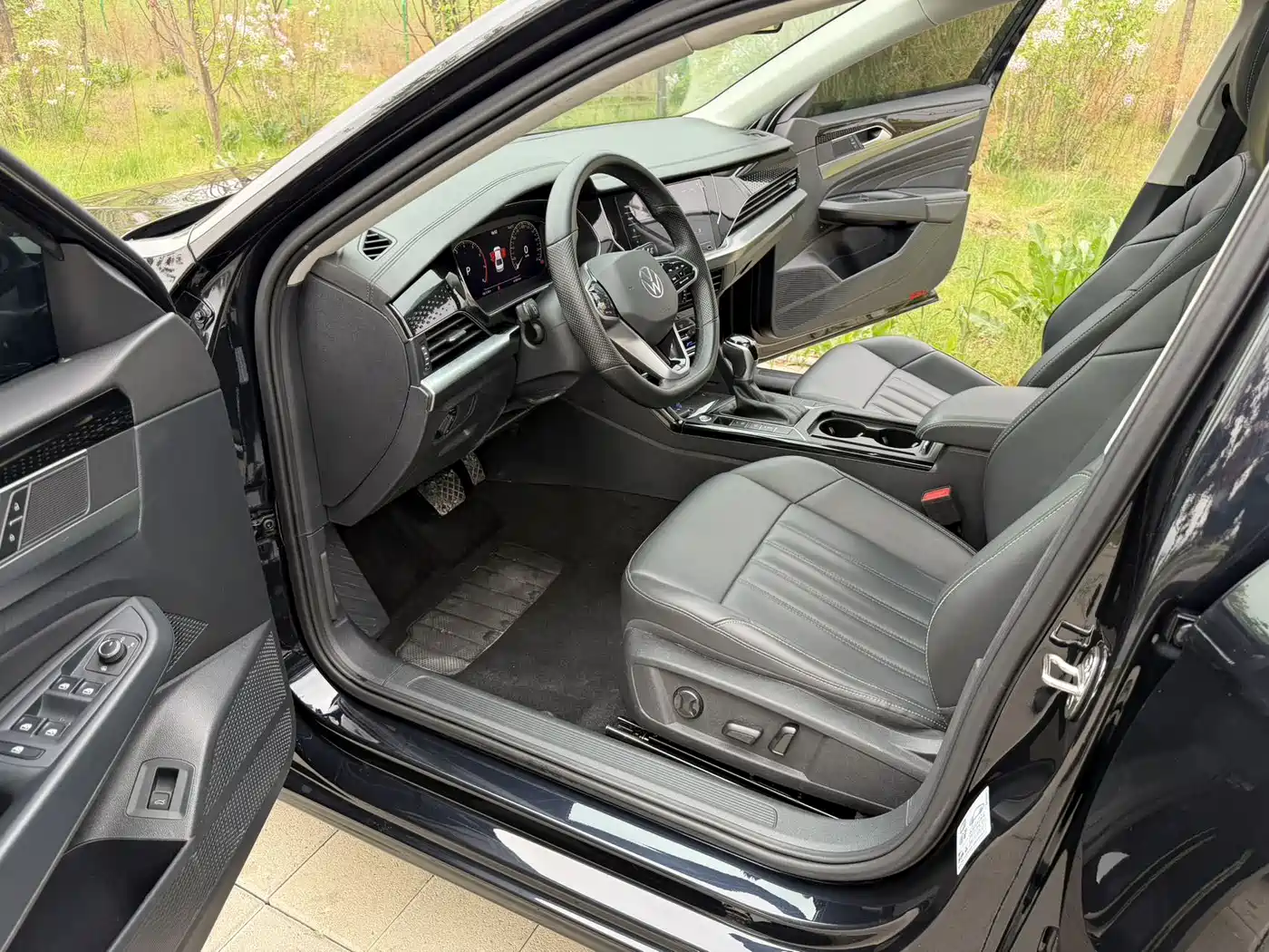 Volkswagen Passat 2023 280TSI Business Edition фото 14