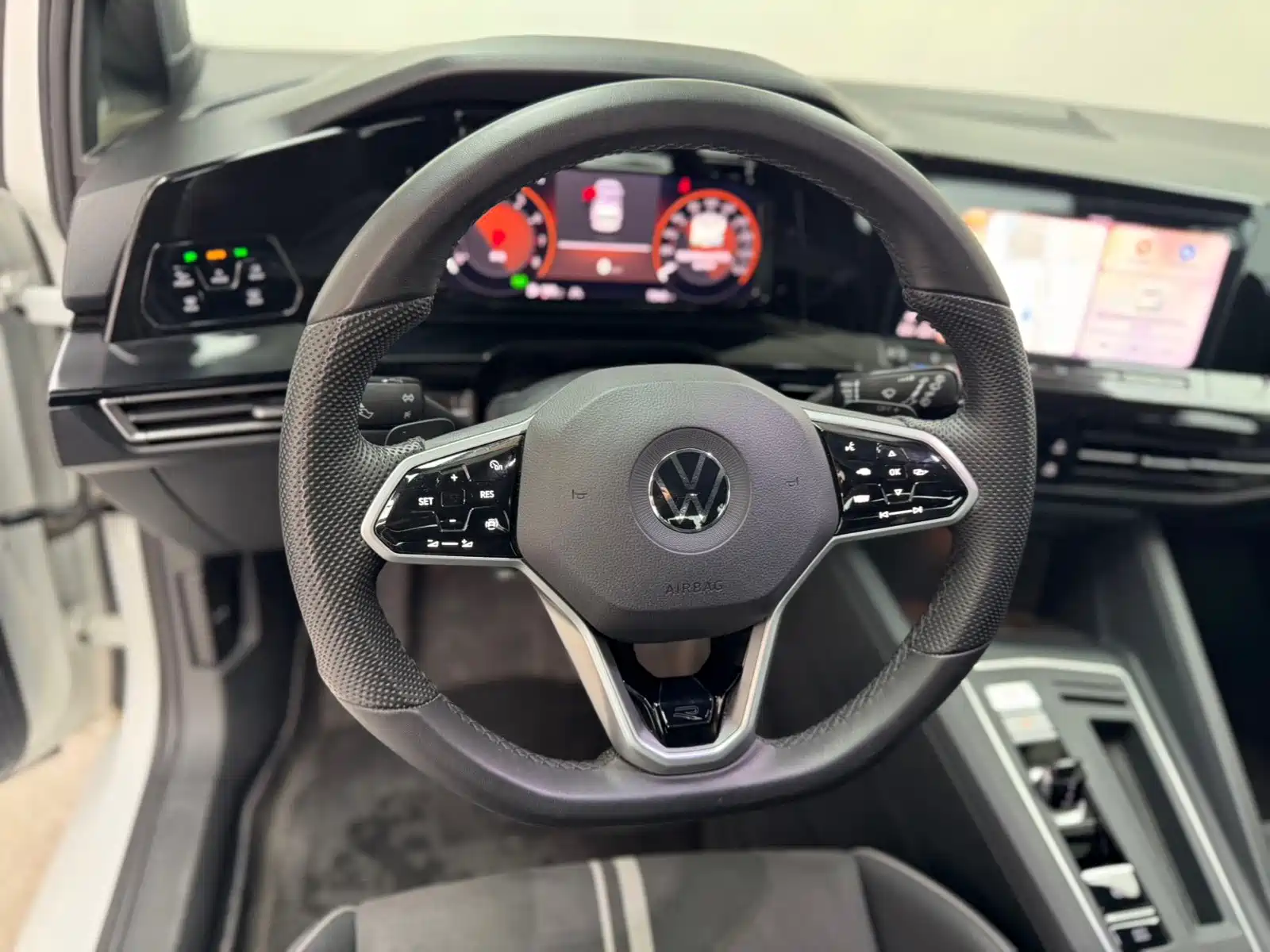 Фото 12 - Volkswagen Golf
