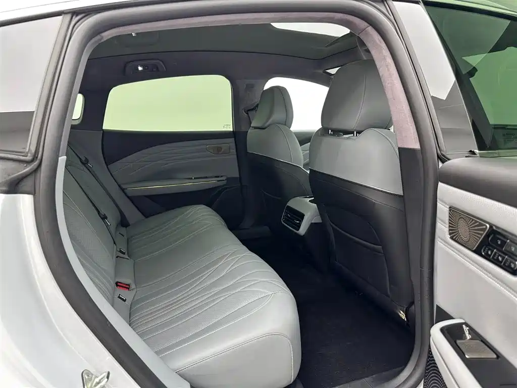 Geely Galaxy Galaxy E8 2025 700km Long Voyage Smart Drive Edition фото 22