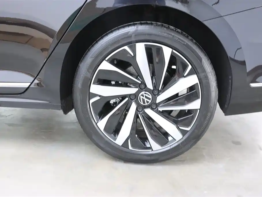 Volkswagen Passat 2026 Outstanding Edition 380TSI Dragon Glory Version фото 33