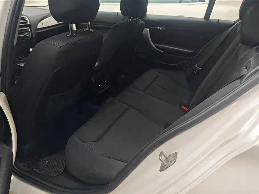 BMW 1 Series (Import) 2016 120i Leading Model фото 11
