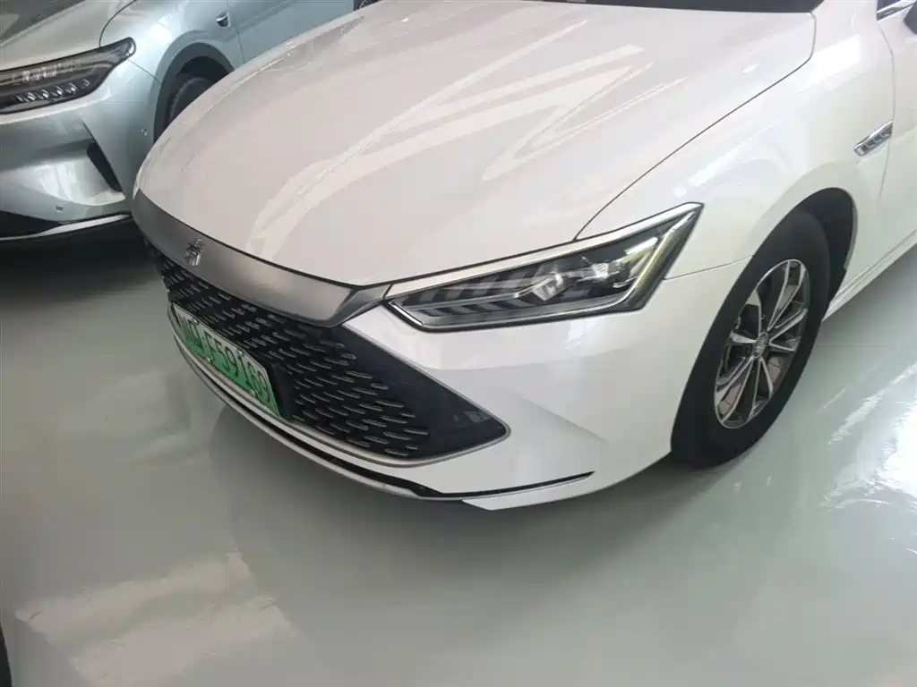 BYD Qin PLUS 2023 Champion Edition DM-i 55KM Leading фото 24
