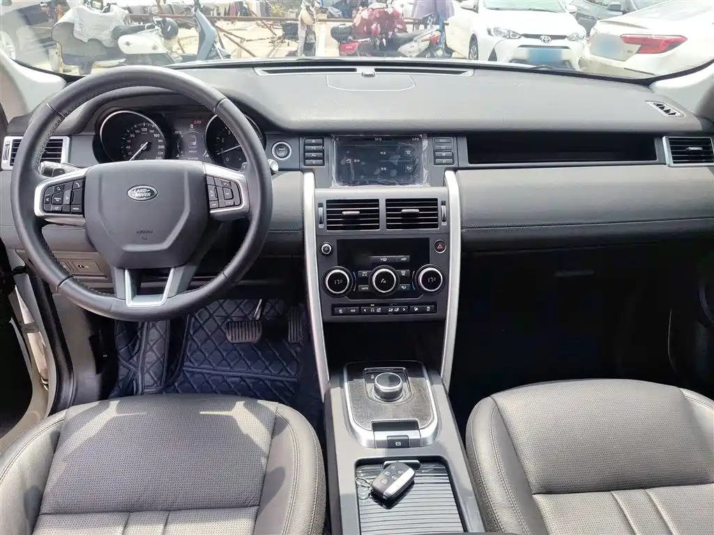 Land Rover Discovery Sport 2018 240PS SE Edition фото 3