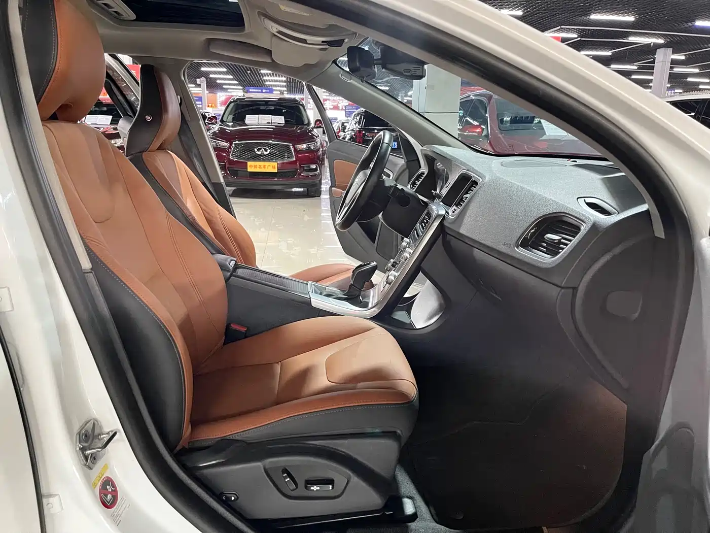 Фото 9 - Volvo S60