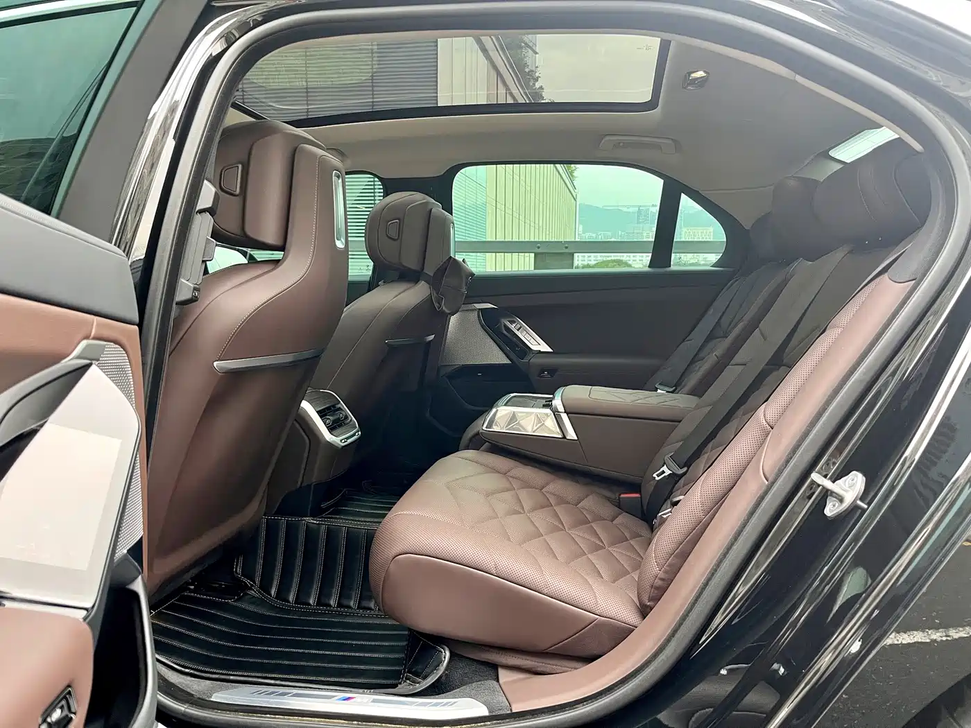 BMW 7 Series 2023 Model 735Li M Sport Package фото 8