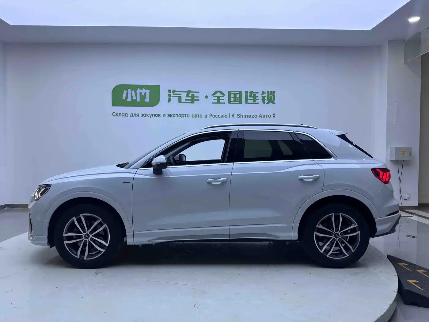 Audi Q3 2023 35 TFSI Progressive Dynamic (1.4T) фото 8