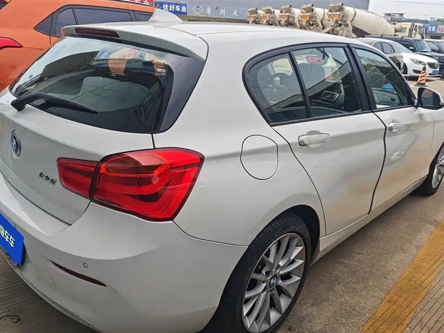 BMW 1 Series (Import) 2016 120i Leading Model фото 3