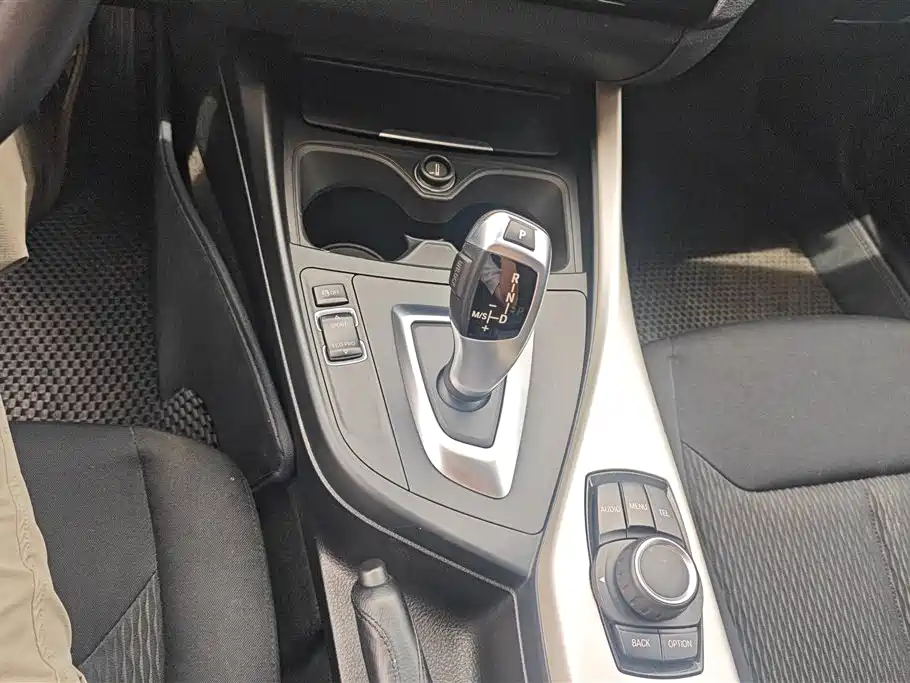 BMW 1 Series (Import) 2016 120i Leading Model фото 16