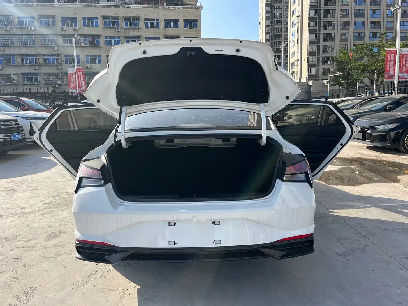 Hyundai Elantra 2021 1.5L CVT GLX Elite Edition фото 18