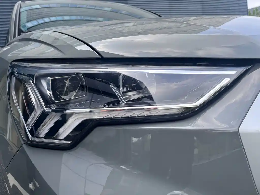Photo 13 - Audi Q3