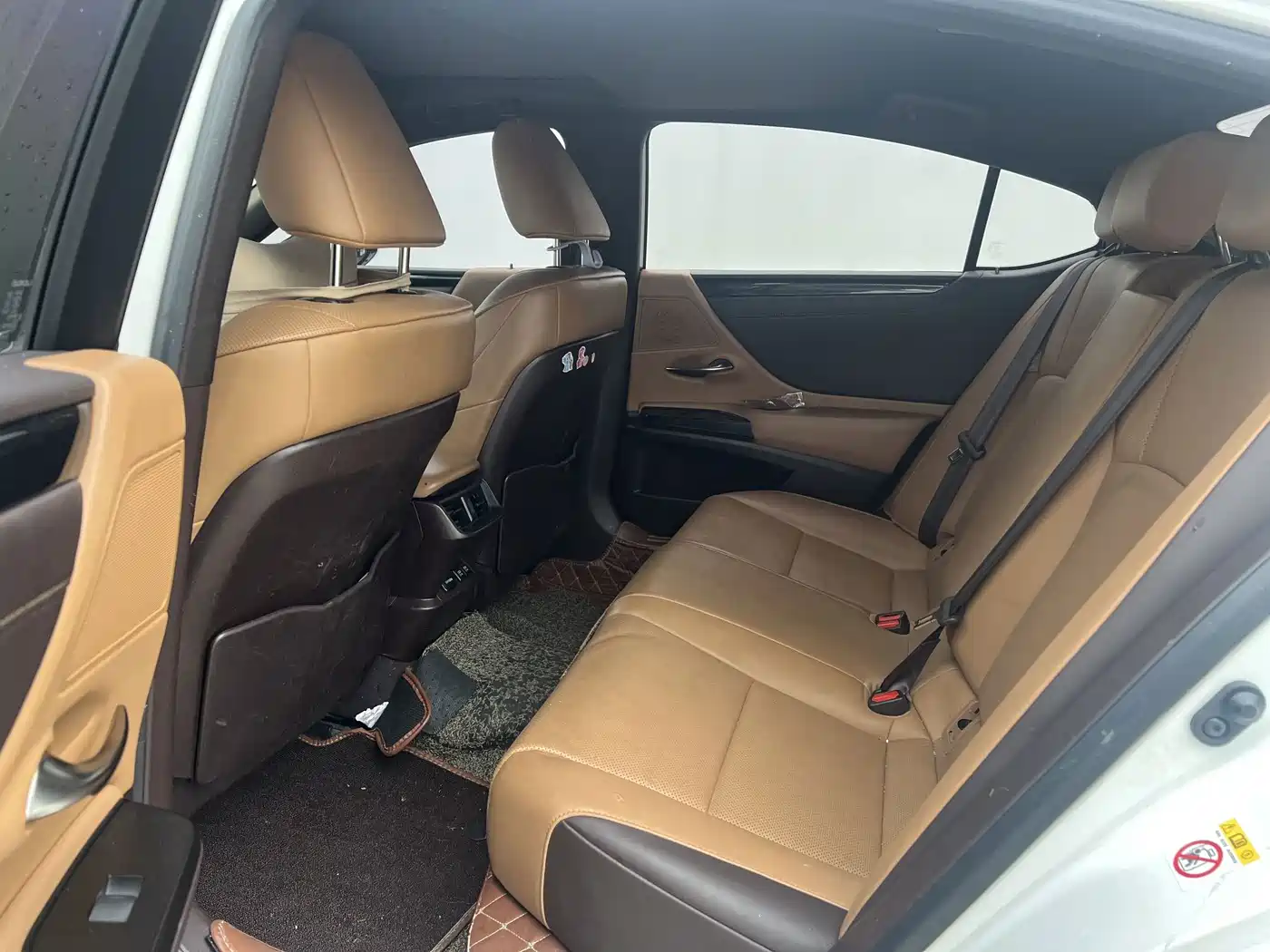 Фото 9 - Lexus ES