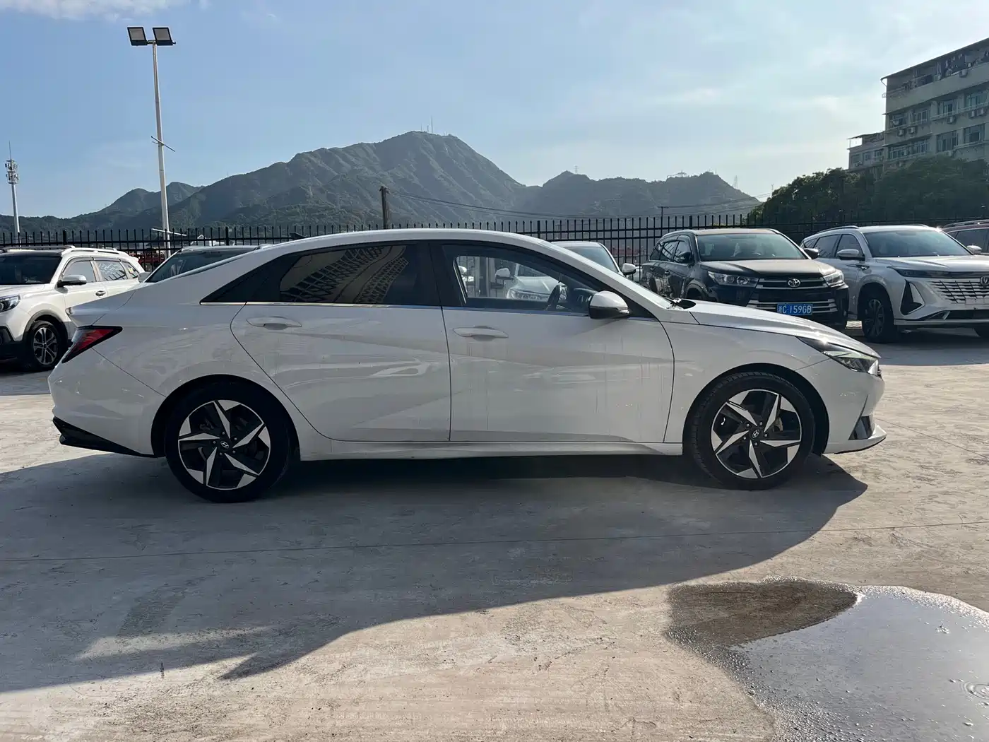 Hyundai Elantra 2021 1.5L CVT GLX Elite Edition фото 4