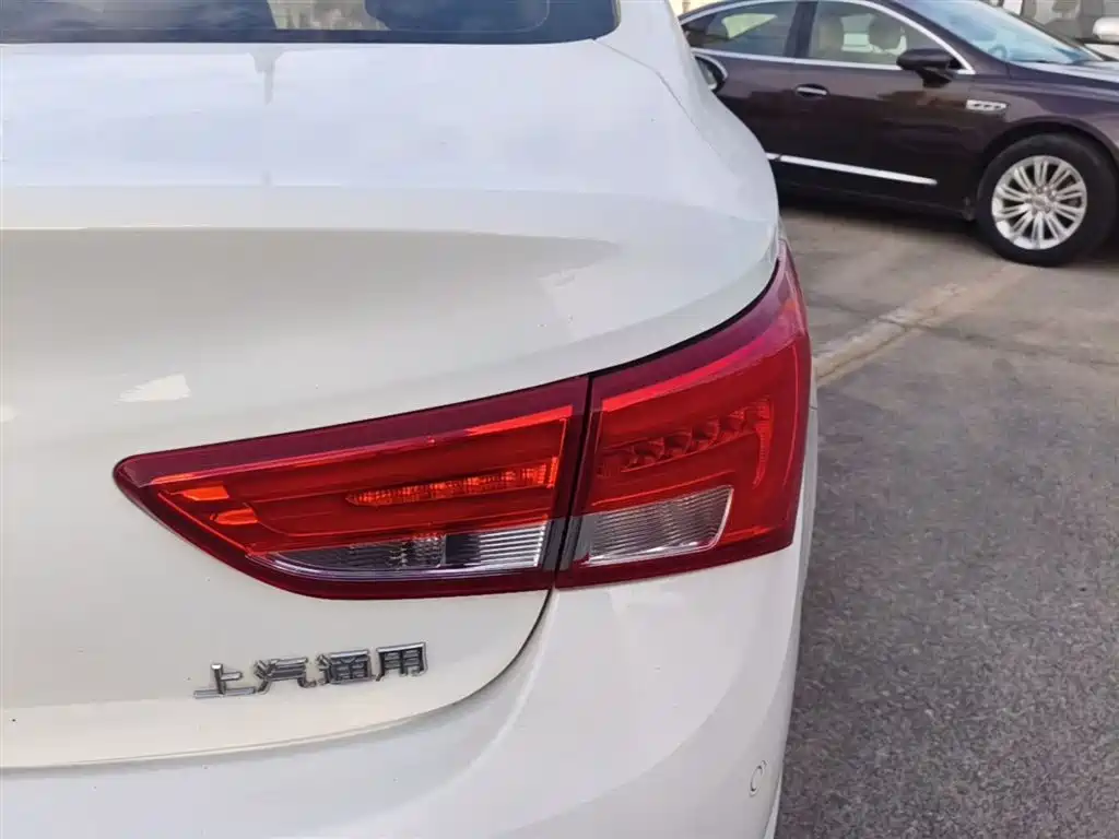 Buick Verano 2019 Sedan 20T Dual Clutch Elite фото 8