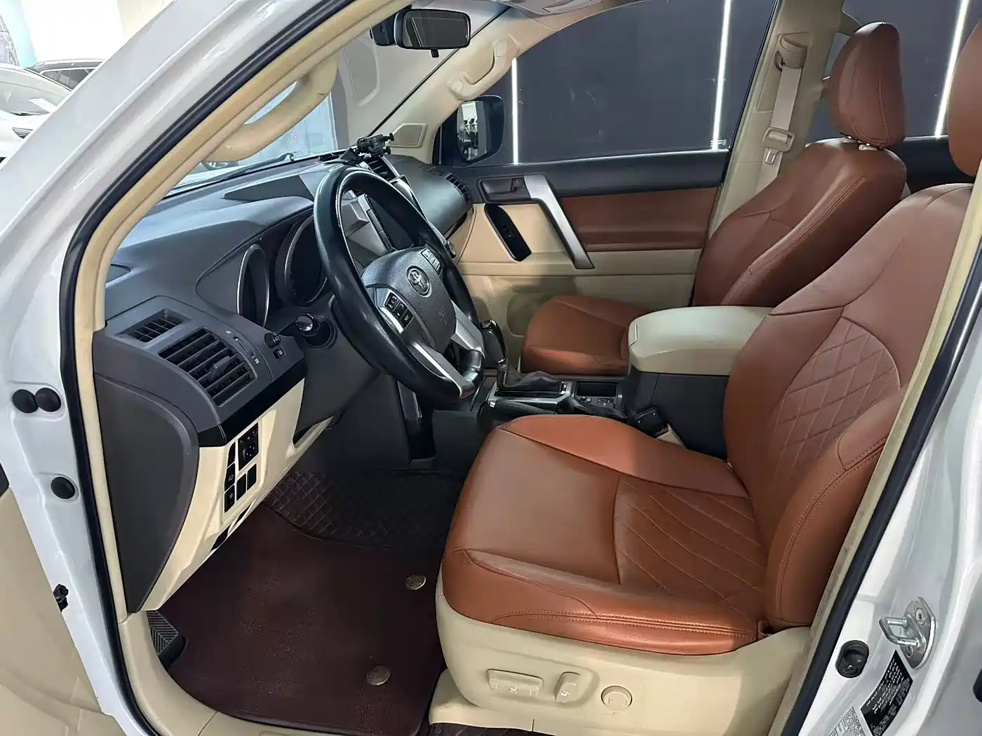 Toyota Prado (Import) 2014 2.7L Automatic Luxury фото 4