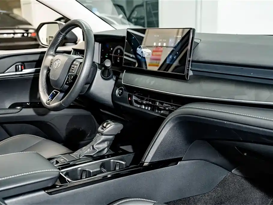Toyota Camry 2026 Hybrid 2.0HSE Sport Lite Edition фото 18