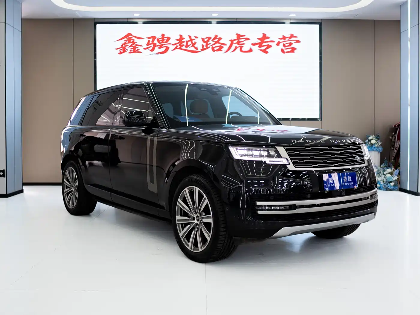 Land Rover Range Rover 2024 3.0 L6 400PS Golden Age Extended 7-Seater фото 3