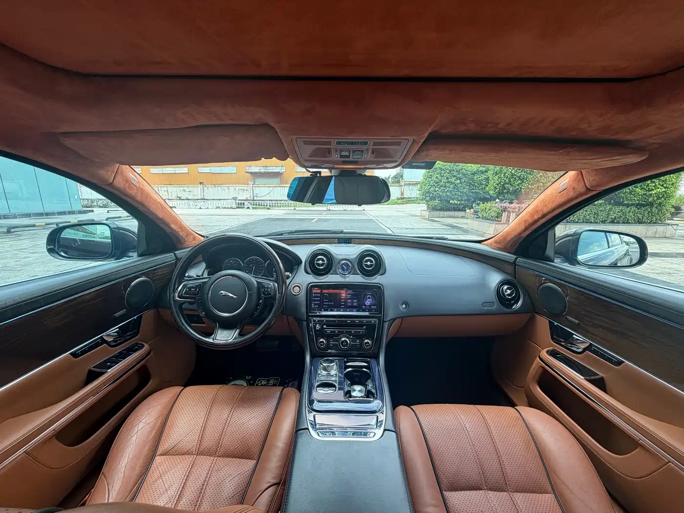Фото 9 - Jaguar XJ