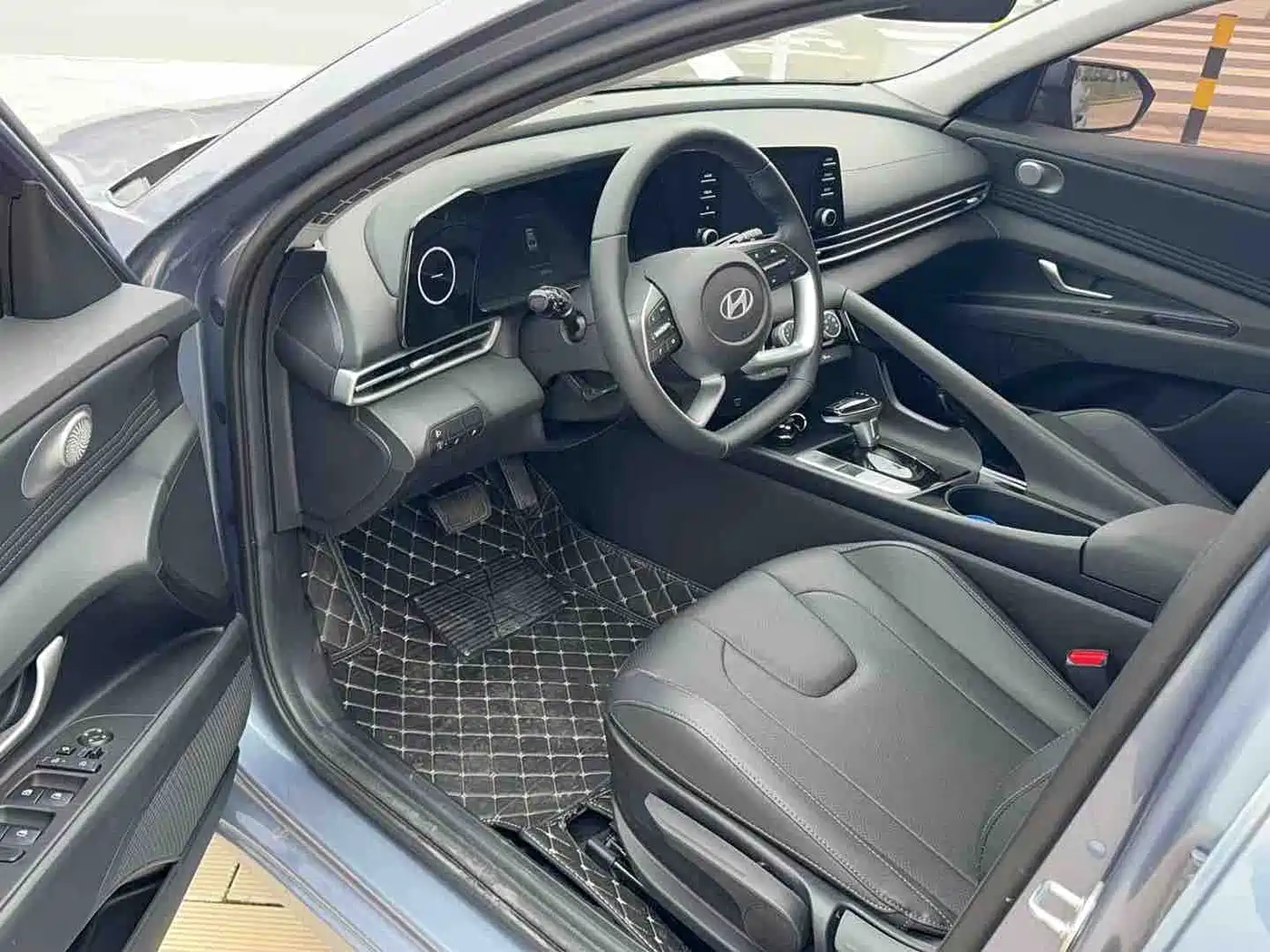 Hyundai Elantra 2022 1.5L CVT GLX Elite Edition фото 7