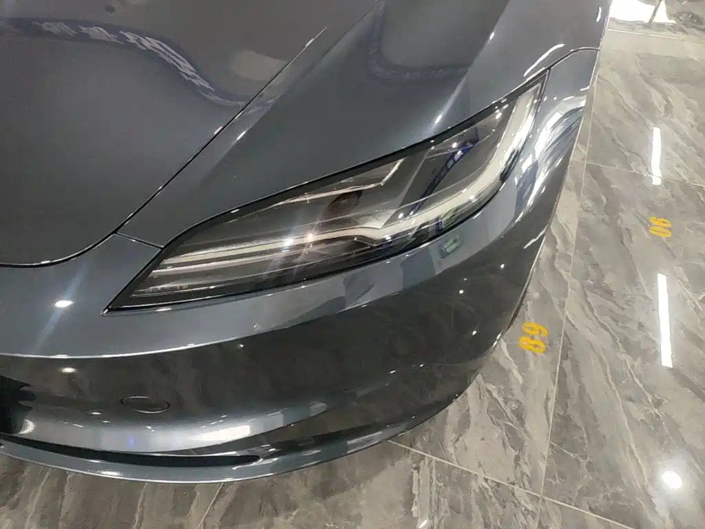 Фото 24 - Tesla Model 3