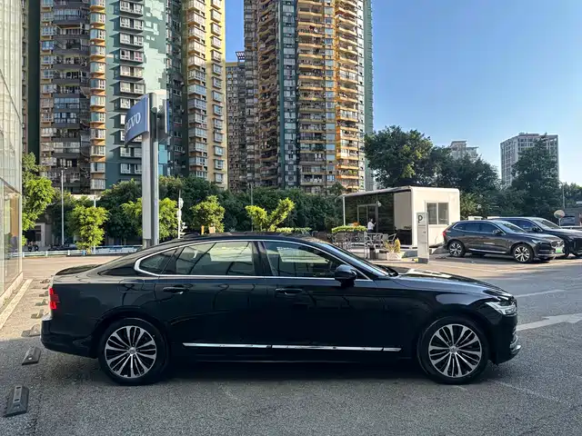 Volvo S90 2024 B5 Momentum Luxury Edition — фото 5
