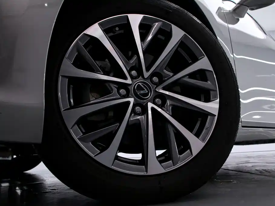 Lexus ES 2026 2025 200 Ultimate Edition