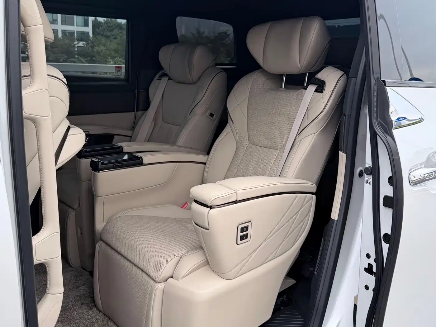 Toyota Alphard 2024 Hybrid 2.5L Prestige Edition фото 8