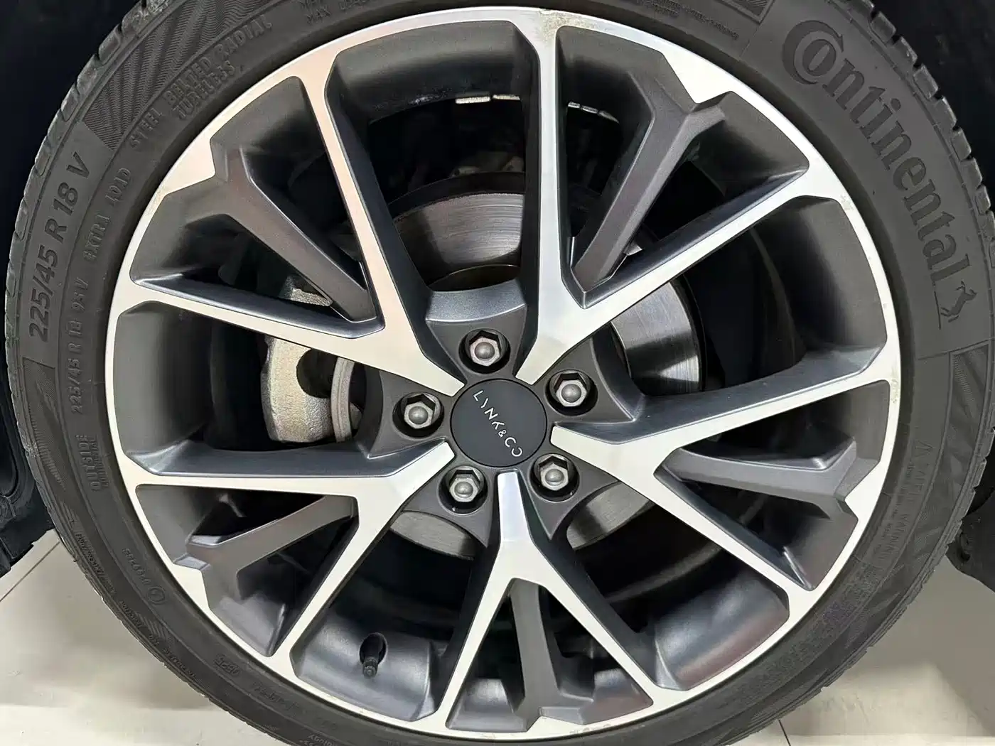 Lynk & Co 03 2021 1.5TD DCT Jin Champion Edition фото 13