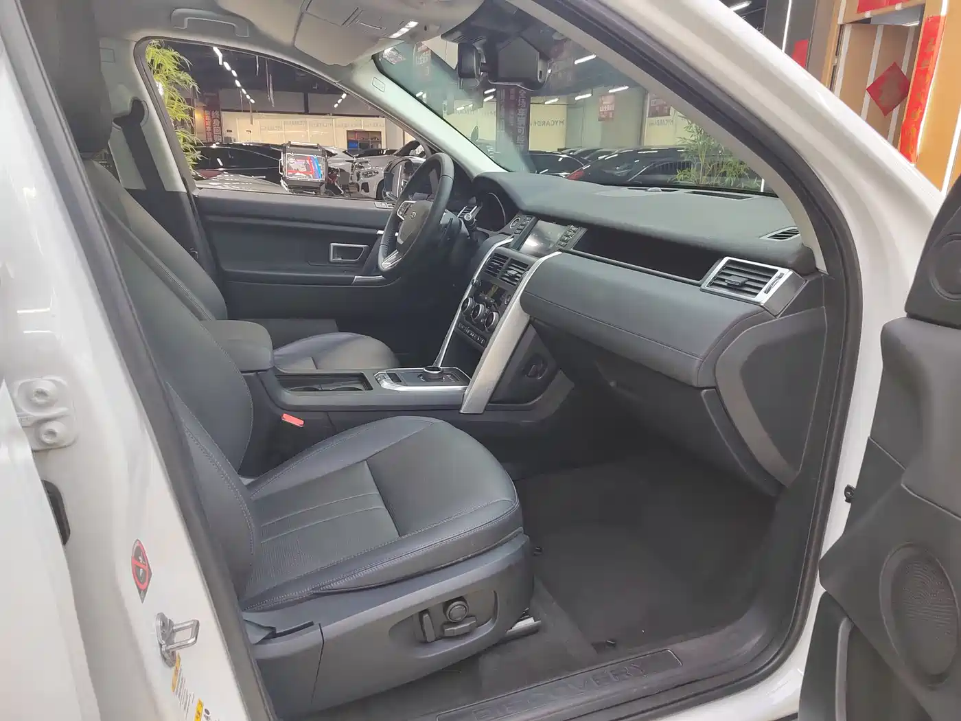 Land Rover Discovery Sport 2018 240PS SE Edition фото 14