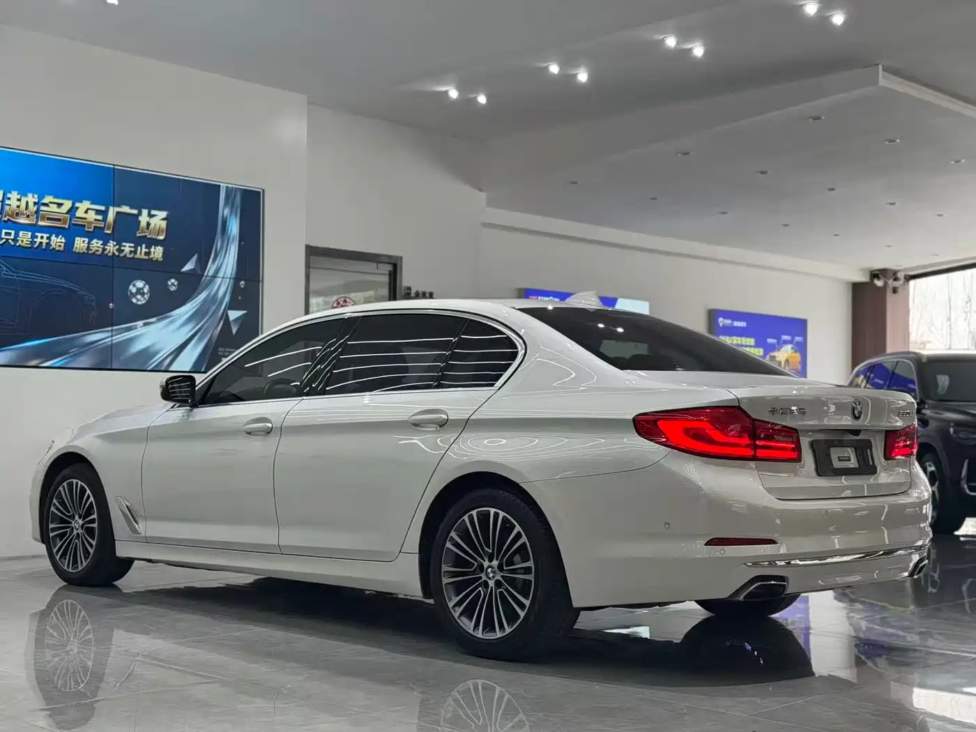 BMW 5 Series 2019 530Li Premium Luxury Package фото 4