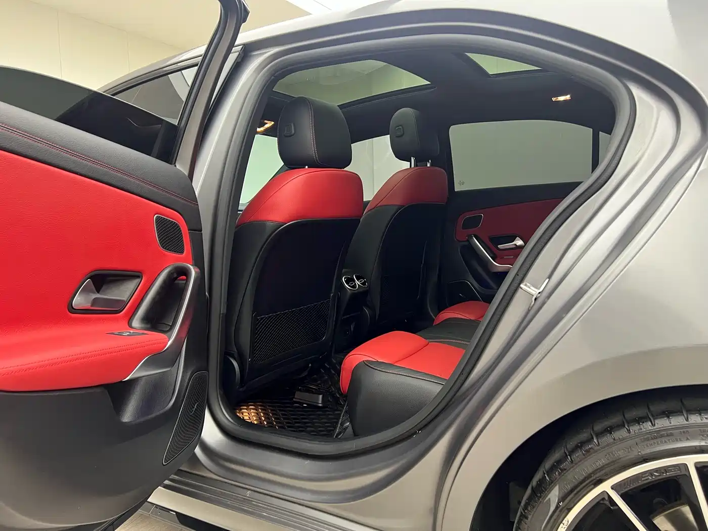 Mercedes-Benz A-Class AMG 2022 AMG A 35 L 4MATIC фото 10