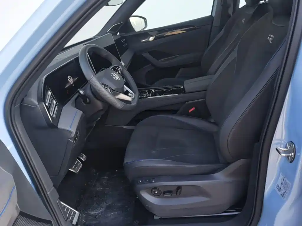 Photo 15 - Volkswagen Tiguan L