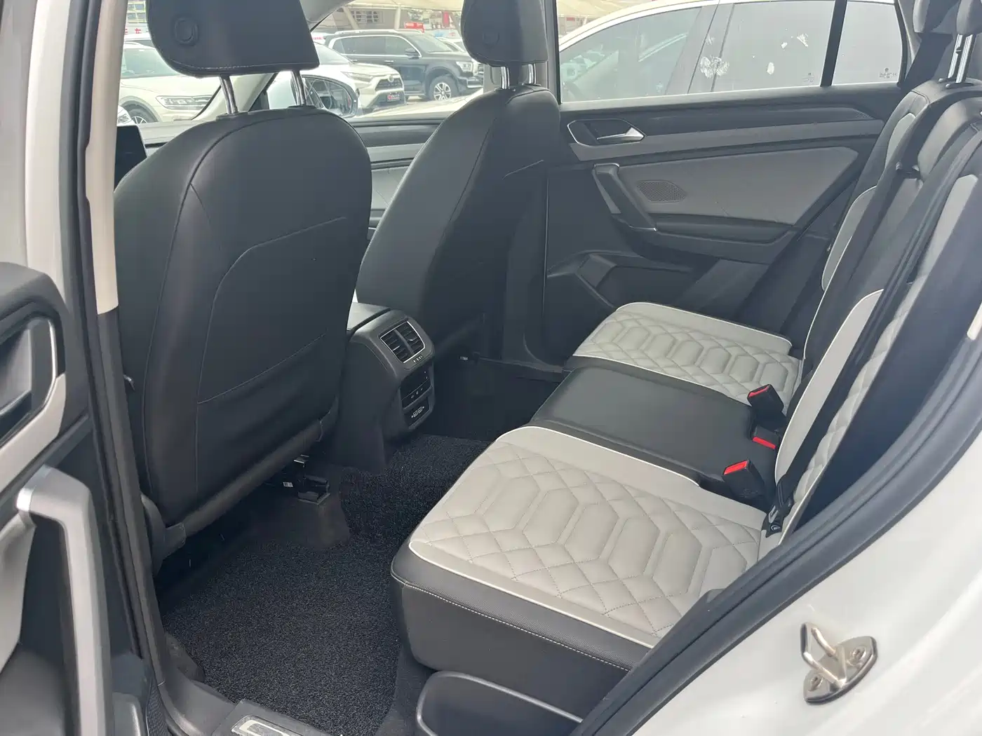 Volkswagen Tayron 2023 300TSI 2WD Luxury Plus Advanced Edition фото 4