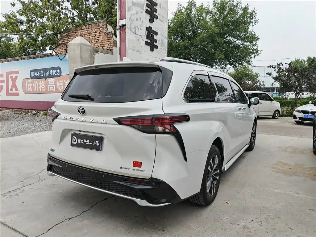 Toyota Granvia 2025 2024 2.5L Hybrid Premium PLUS 4WD Edition