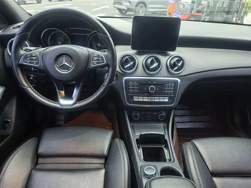Mercedes-Benz CLA (Import) 2017 Facelift CLA 200 Style фото 4