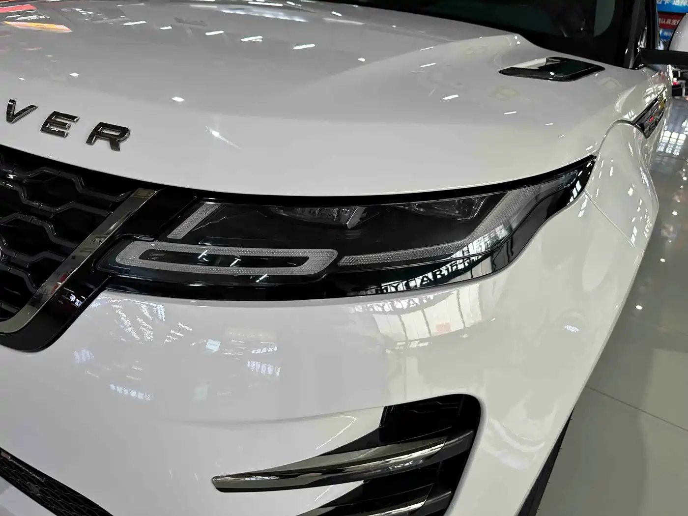 Land Rover Range Rover Evoque 2022 Facelift Range Rover Evoque L 249PS R-Dynamic Luxury фото 19