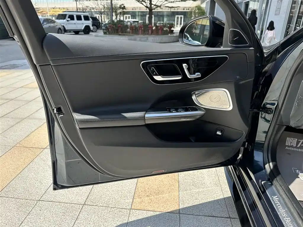 Mercedes-Benz C-Class 2023 C 260 L Night Edition Sport фото 23