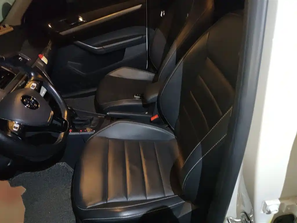 Volkswagen Lavida 2017 1.6L Automatic Comfort Edition фото 8