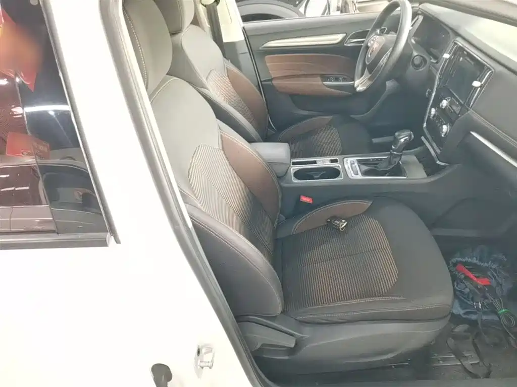 Roewe i6 2019 2019 PLUS 1.6L CVT 4G Connected Luxury Great Edition