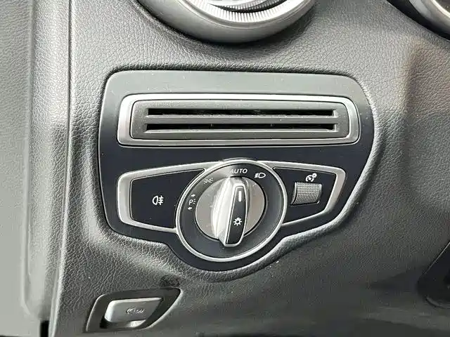 Mercedes-Benz GLC 2022 Facelift GLC 260 L 4MATIC Luxury Model фото 13