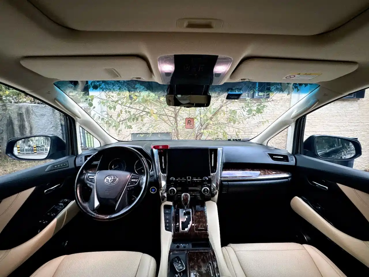 Toyota Alphard 2021 Hybrid 2.5L Luxury фото 5