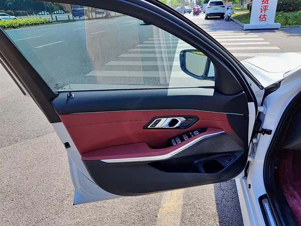 BMW 3 Series 2025 325Li M Sport Package фото 6