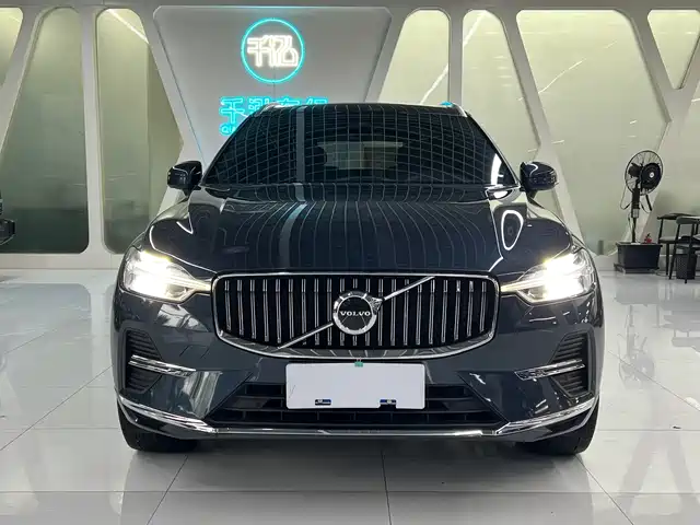 Volvo XC60 2022 B5 AWD Inscription — фото 2
