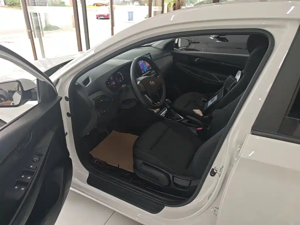 Hyundai Elantra 2020 1.6L Auto GL Pleasing Edition фото 15