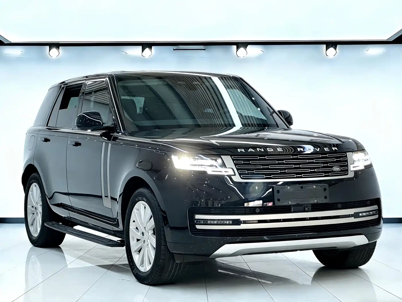 Land Rover Range Rover 2024 3.0 L6 360PS Golden Age Edition фото 3